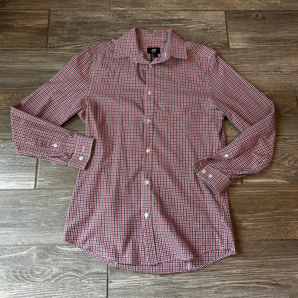 H&M Slim Fit Red Plaid Long Sleeve Button Down Shirt‎ Men's Size S Classic Work